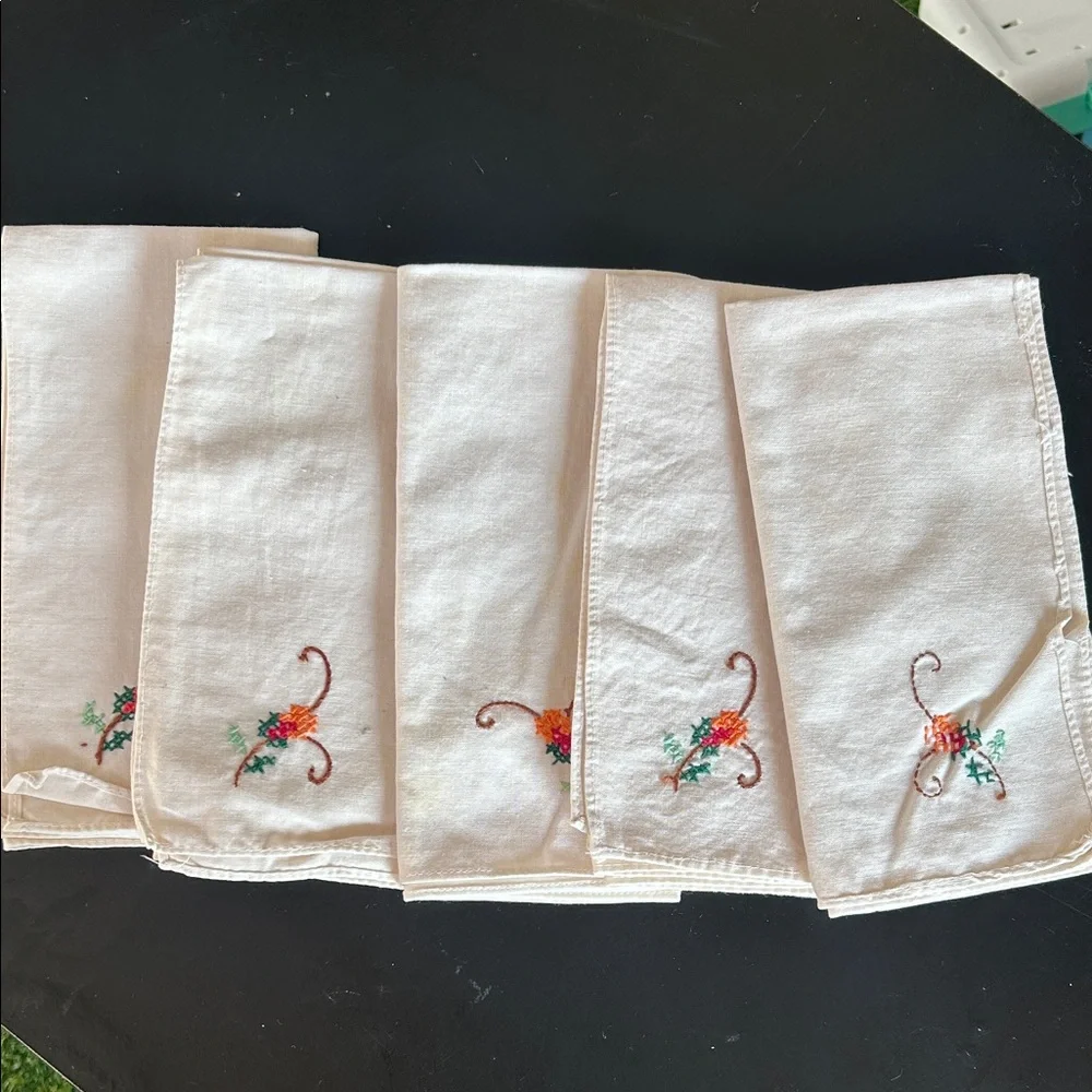 Embroidered Cream Napkins Set